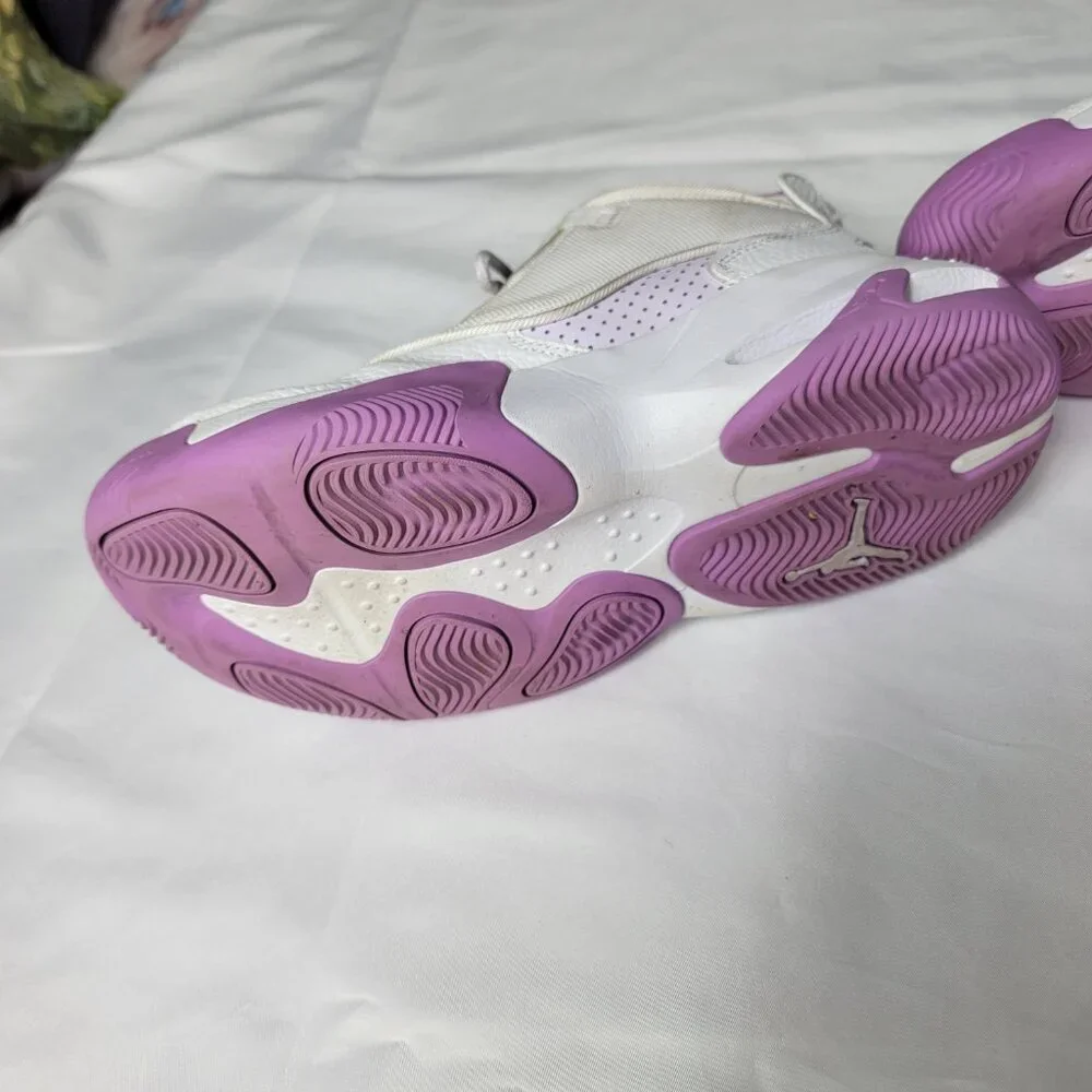 Nike Jordan Girls MAX AURA 4 - Basketball Shoes Barely Grape/White SZ 6.5Y